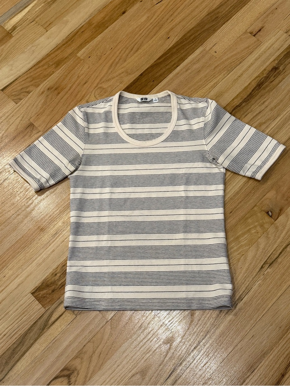 Uniqlo x JW Anderson Cream & Black Stripe Fitted T-Shirt Small